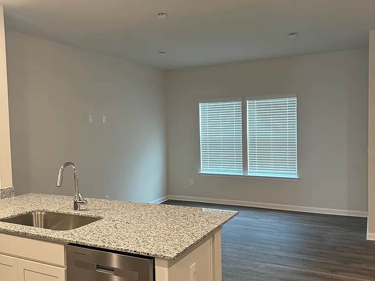 121 Tigney Dr — Photo 8