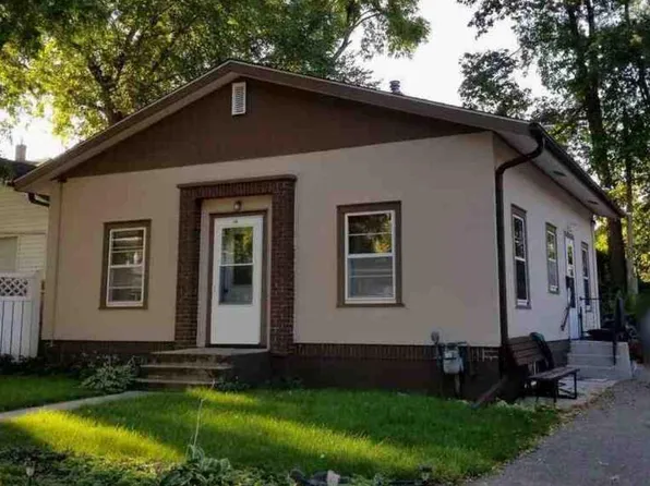 411B 6th Ave NE, Faribault, MN 55021