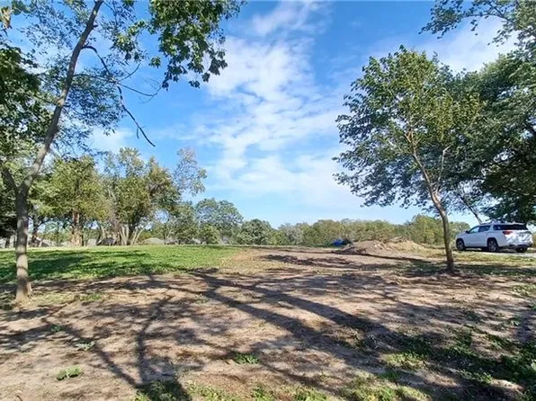 9121 NW Old Stagecoach Rd, Kansas City, MO 64154