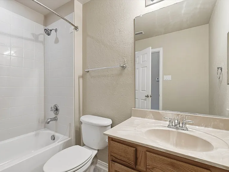 1725 Brookview Dr — Photo 12