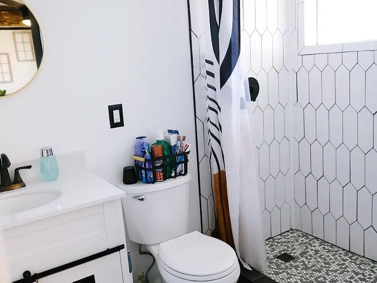 1240 Harrop St #2 — Photo 16