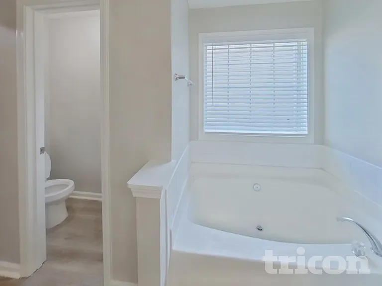 7485 Ferrara Dr — Photo 9