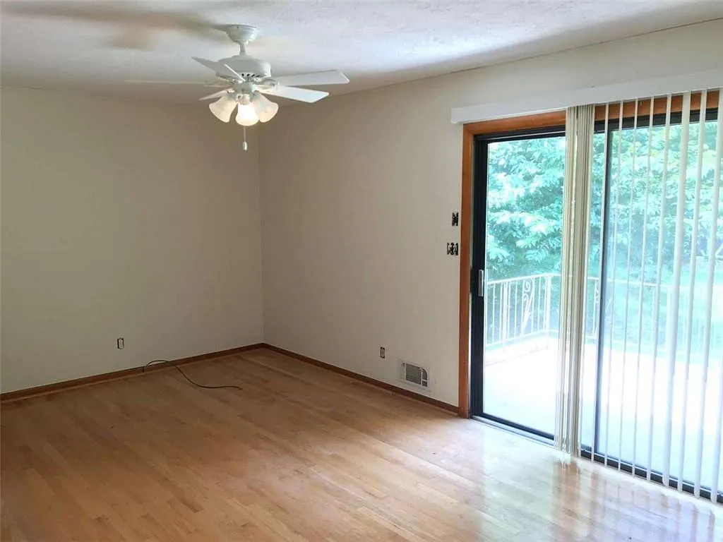 3 bed, 2.0 bath, 1423 sqft, $1,750 — Photo 3