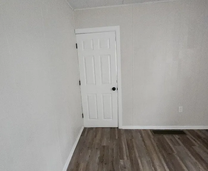 1008 Collier St — Photo 7