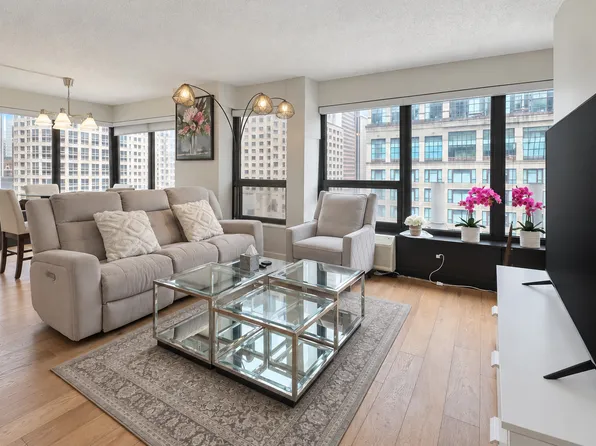 30 E Huron St, Chicago, IL