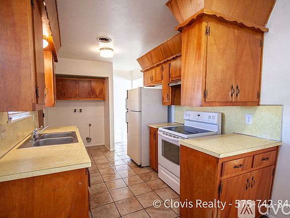 4th image of 908 W Plains Ave