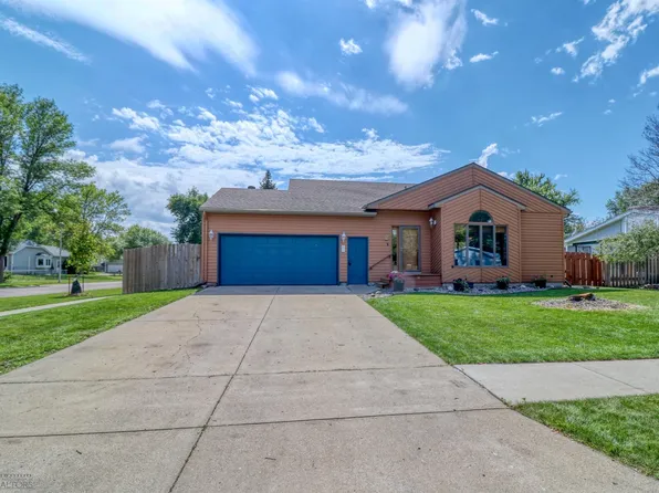 2202 26 1/2 Ave S, Fargo, ND 58103