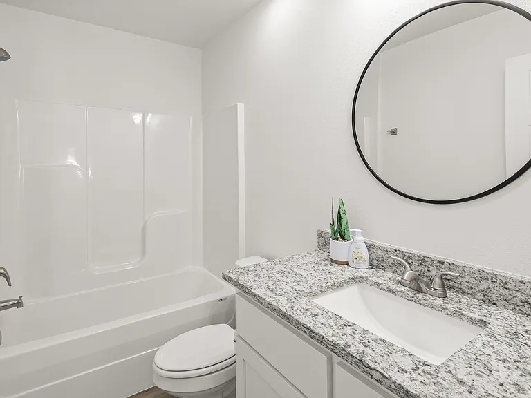533 W Pickens Rd — Photo 14
