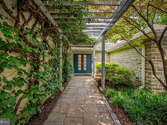 3rd image of 6 Meadow Rd