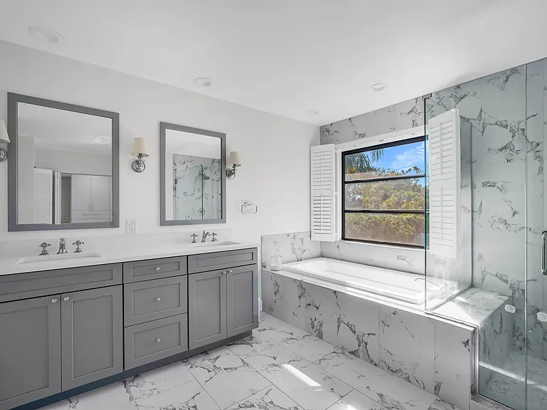 14053 Feather Sound Dr — Photo 31