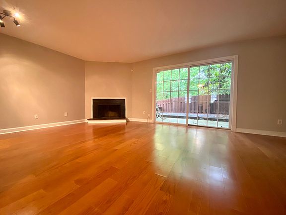 5th image of 727 Somerset Ct
