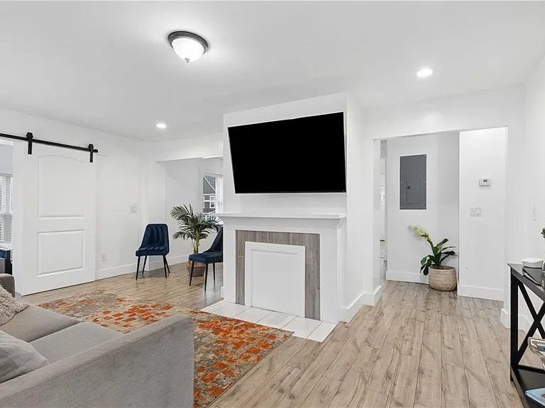1298 Gideons Dr SW — Photo 4