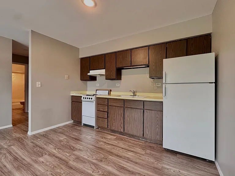 1041 State St — Photo 9