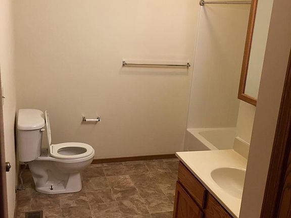 Upstairs full bathroom