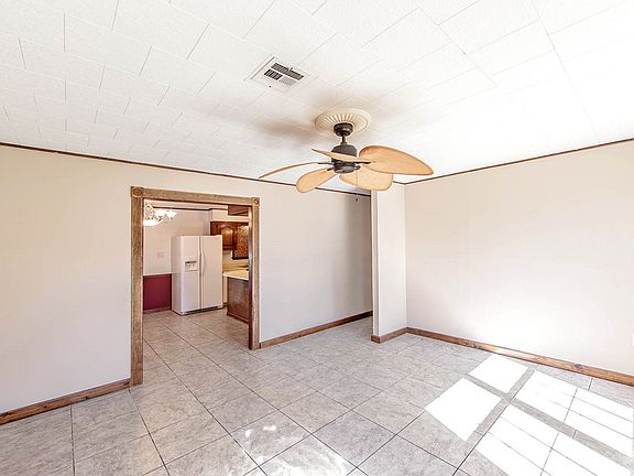 5th image of 206 Marion Dr