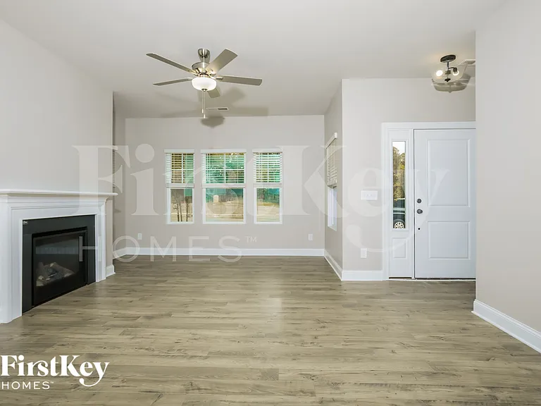 744 Lightrail Dr — Photo 2