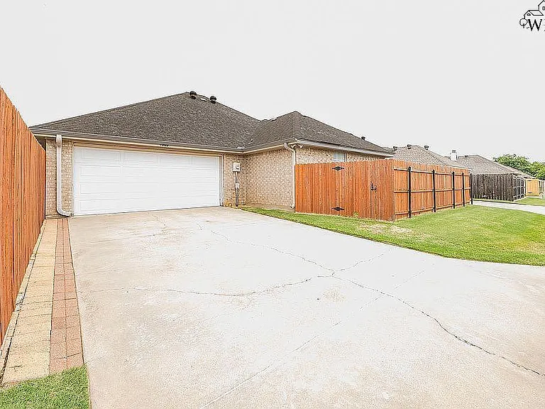 4009 Kingsbury Dr — Photo 27