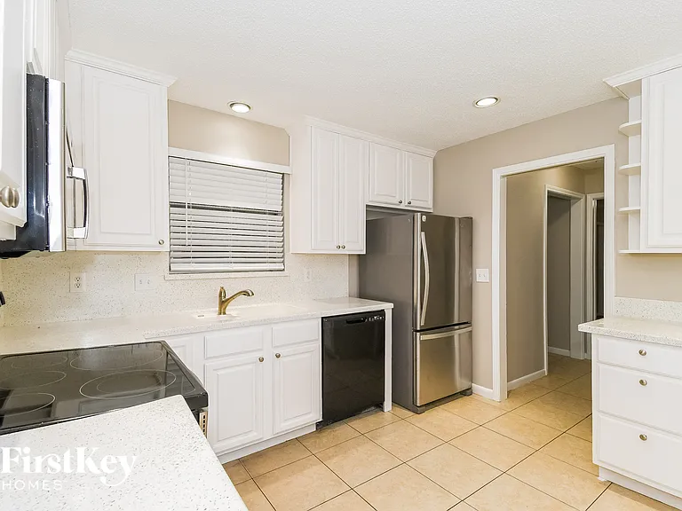 8801 Coventry Ct — Photo 5
