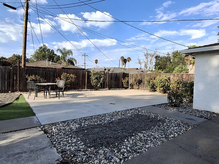 748 Lampasas Ave #4 — Photo 11