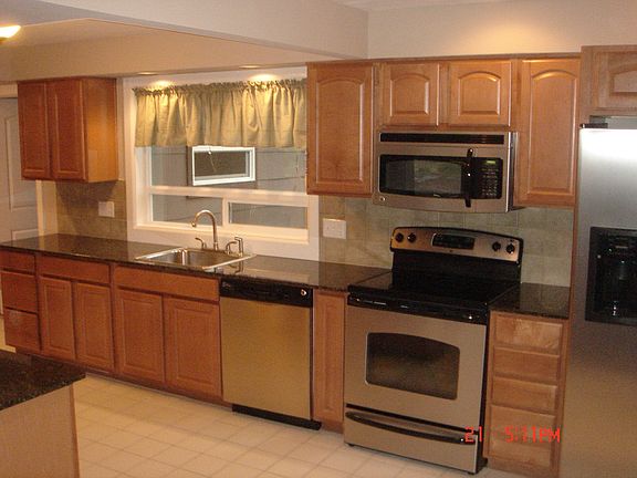 New Kitchen Cabinets and Appliances