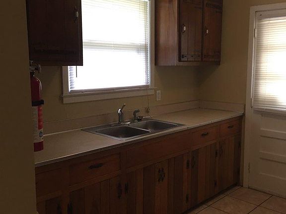 2nd image of 1017 Forsythe St