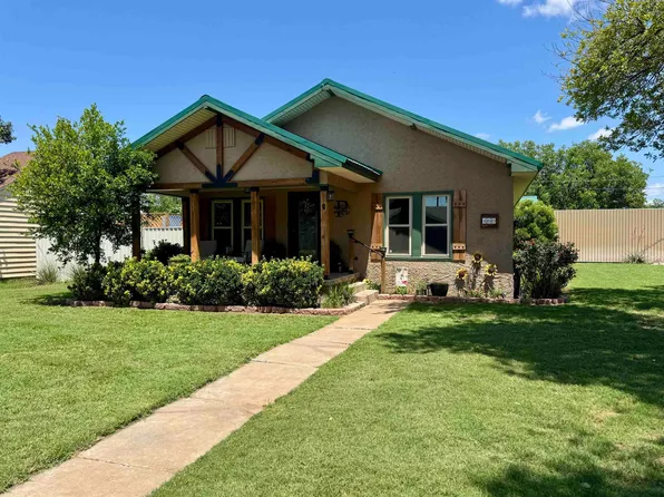 460 S 11th Ave, Munday, TX 76371