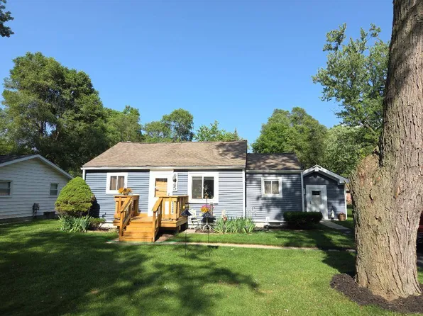 445 Clark Rd, Highland, MI 48357