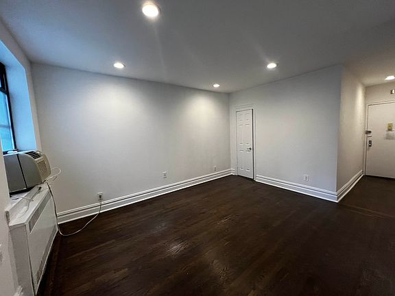 3rd image of 213 E 89th St #5D
