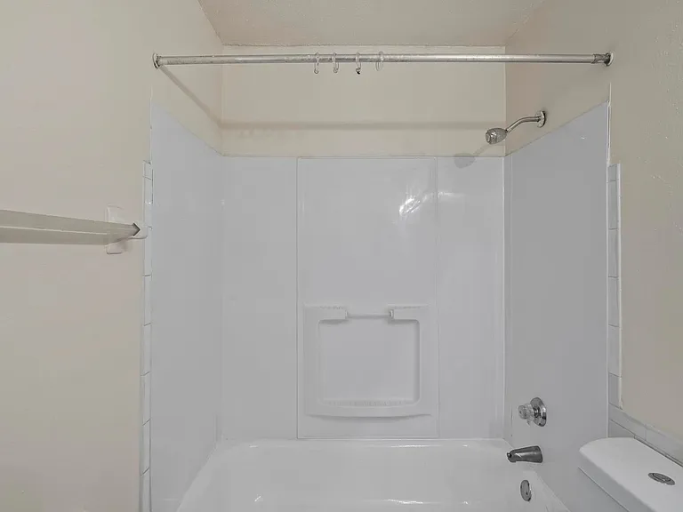 Westport Crossing Apartments — Photo 107