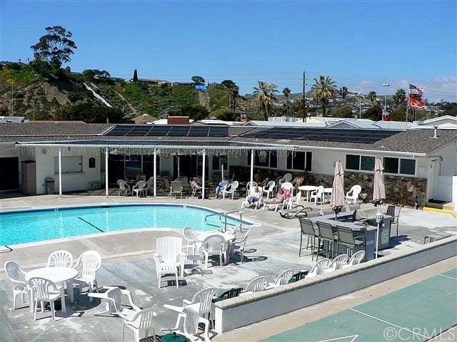 2nd image of 100 Palm Dr