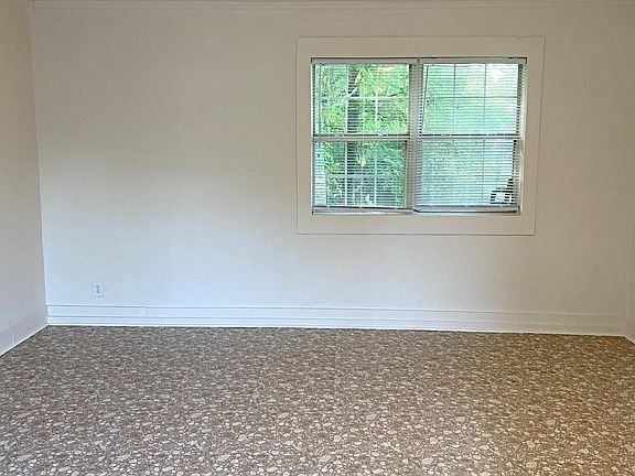 2nd image of 2046 Grand St #B