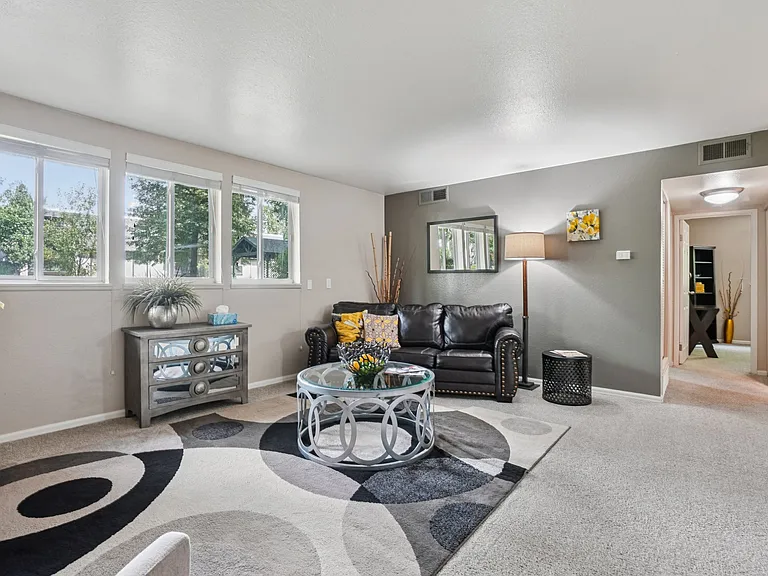 Aspenleaf Apartments — Photo 25