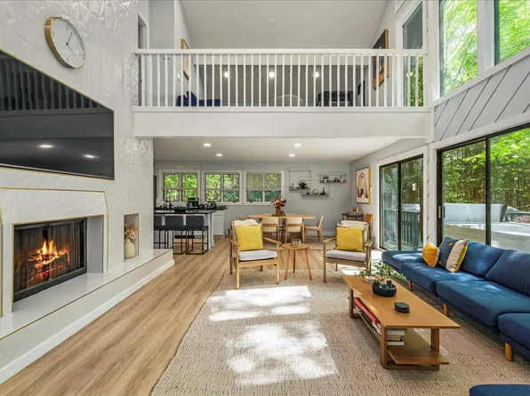 161 Sir Bradford Rd, Blakeslee, PA 18347