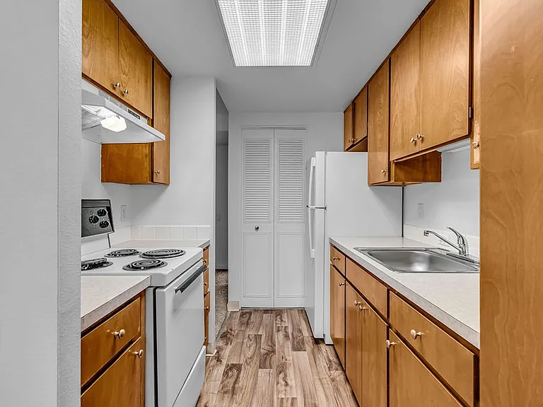 Kingcity Apartments — Photo 30