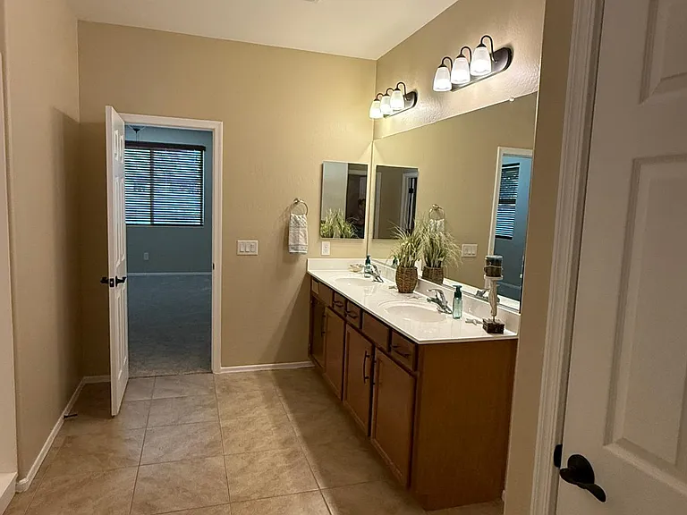 18328 W Saguaro Ln — Photo 8