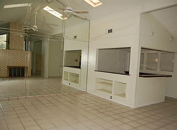 3rd image of 6309 Kingswood Dr