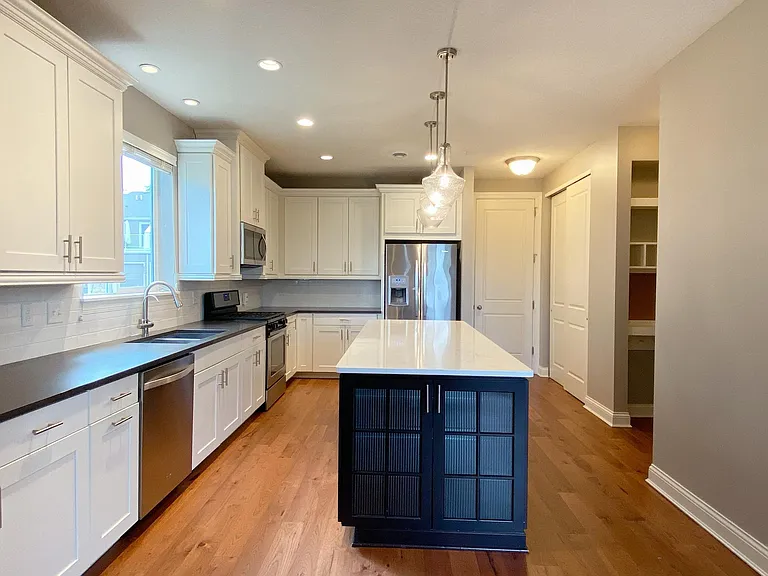6900 Crosby Ct — Photo 1