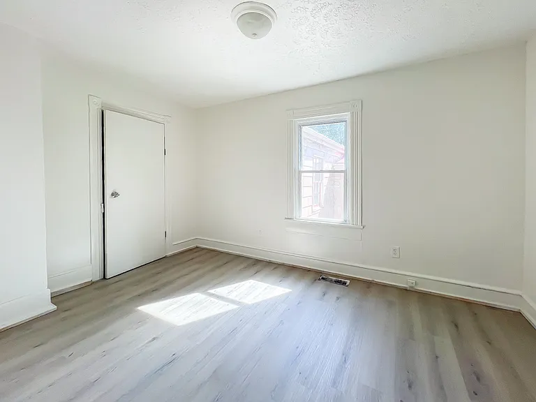 1005 Maplewood Ave — Photo 17