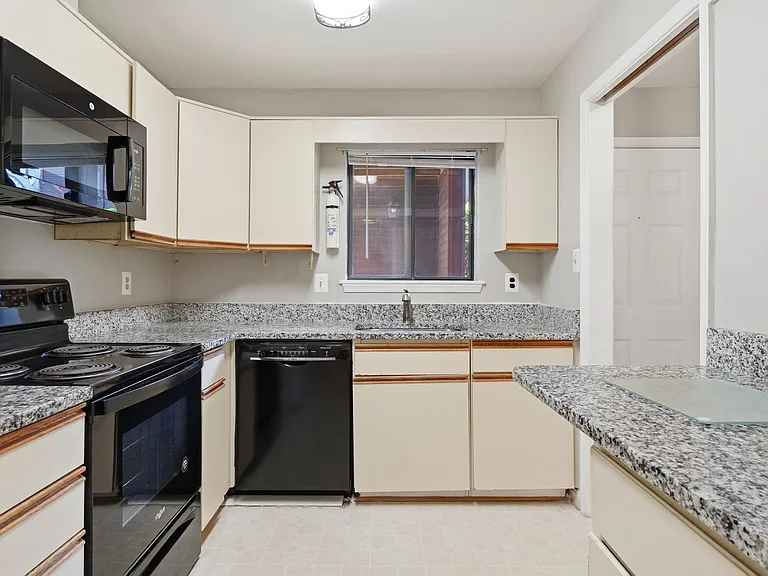 2822 Lee Oaks Pl #101 — Photo 9