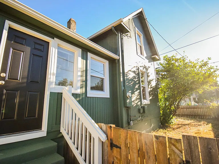 5272 NE 8th Ave — Photo 37