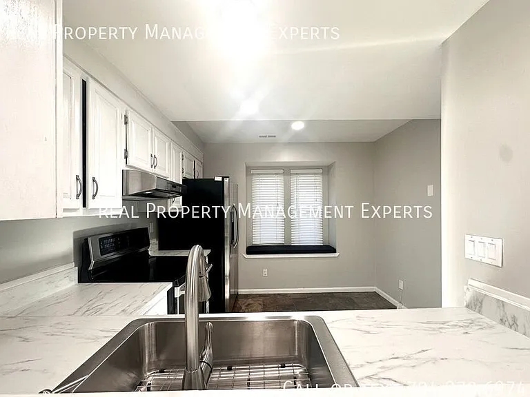 2739 Von Thuringer Ct — Photo 3