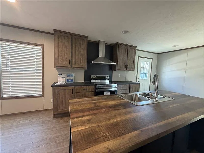 3 bed, 2.0 bath, 1216 sqft, $1,800 — Photo 3