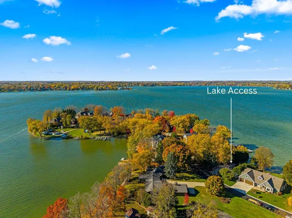 N60W38457 Blackhawk DRIVE, Oconomowoc, WI 53066