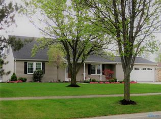 218 S Robinson Dr, Oak Harbor, OH