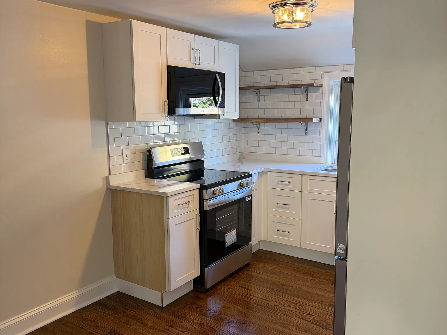 2 bed, 1200 sqft, $2,700 — Photo 2
