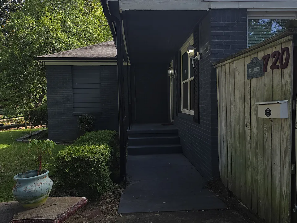 720 N Englewood Ave