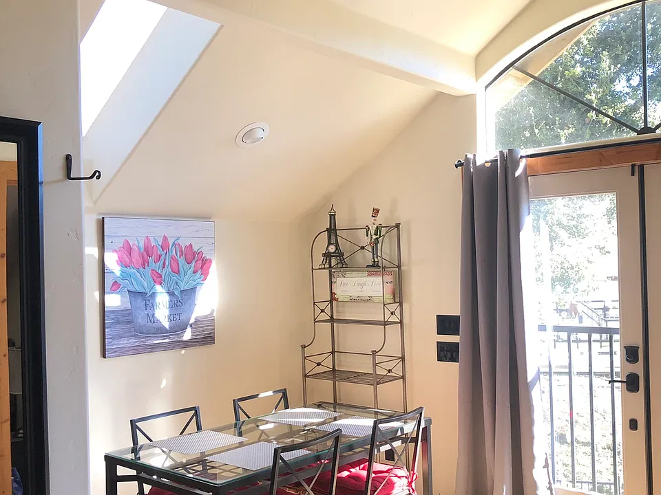DINING ROOM VAULTED CEILINGS GORGEOUS VIEW