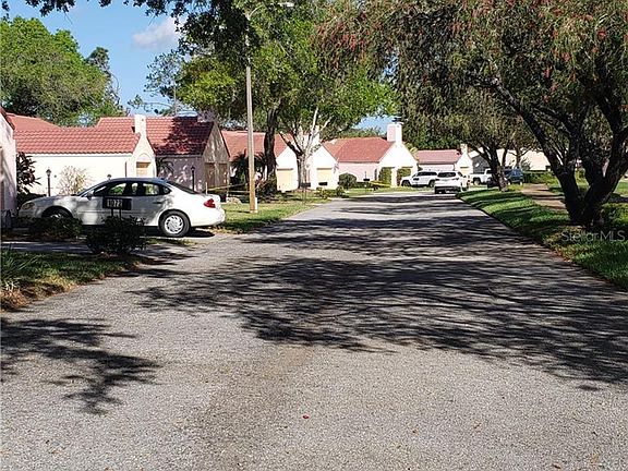 4th image of 1066 Seville Dr