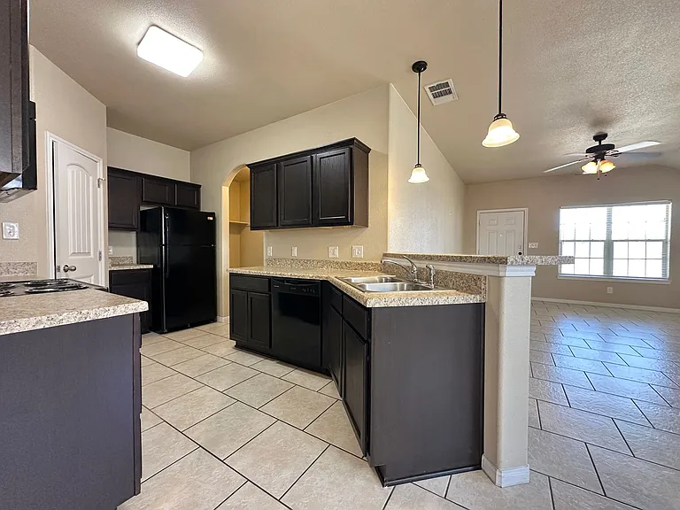 4601 Cambridge Dr — Photo 9