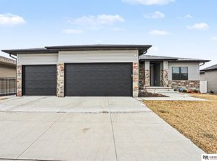 7641 Kallum Dr, Lincoln, NE 68516